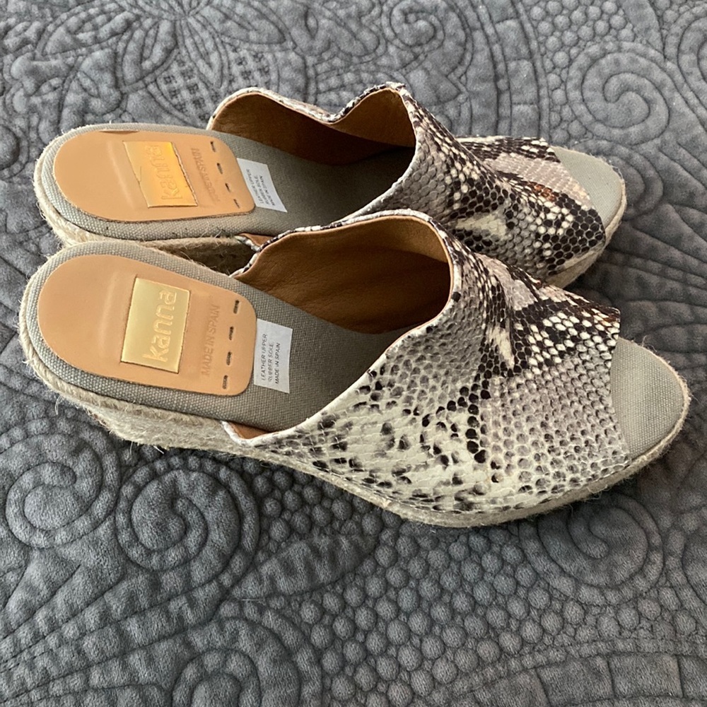 KANNA Gray Marmo Snake Print Leather Espadrille Wedge Sandals Sz 9 Made Spain